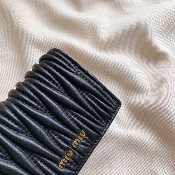 超激安ブランド財布偽物背面デザイン